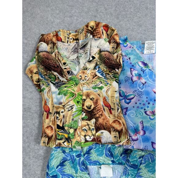 Lot Of 5 Womens Size M Printed Scrub Tops - Picture 4 of 6